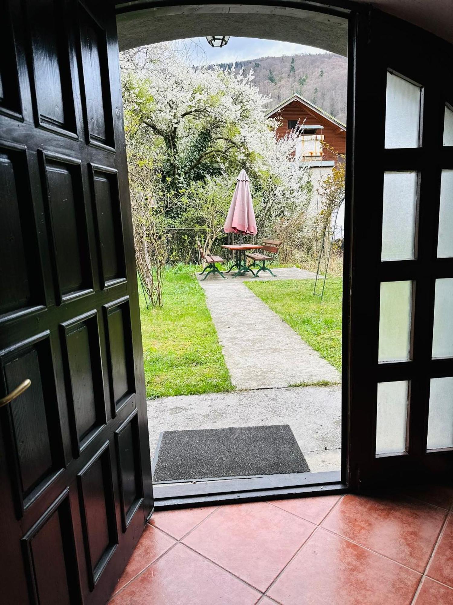 Rapsodia Sinaia Acomodação com café da manhã Exterior foto
