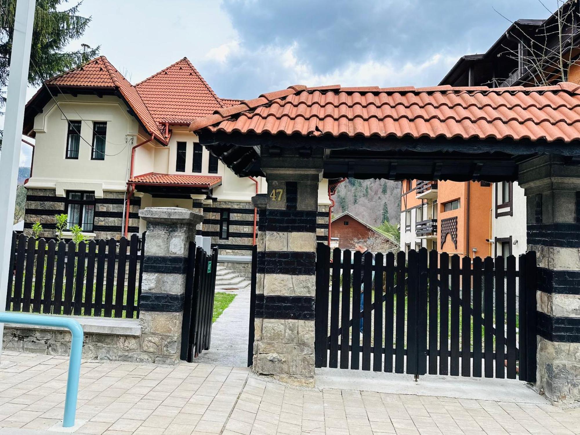Rapsodia Sinaia Acomodação com café da manhã Exterior foto