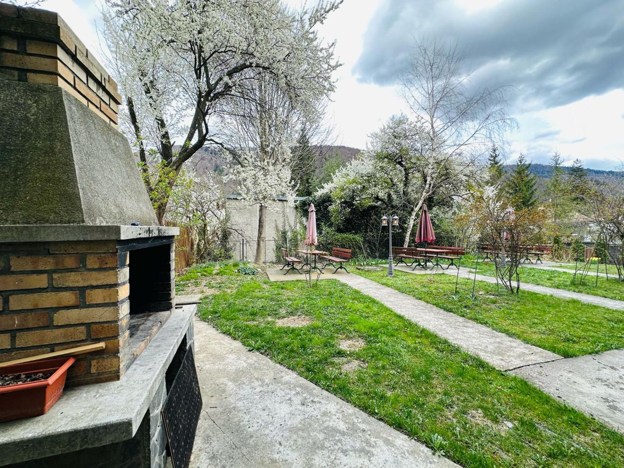 Rapsodia Sinaia Acomodação com café da manhã Exterior foto