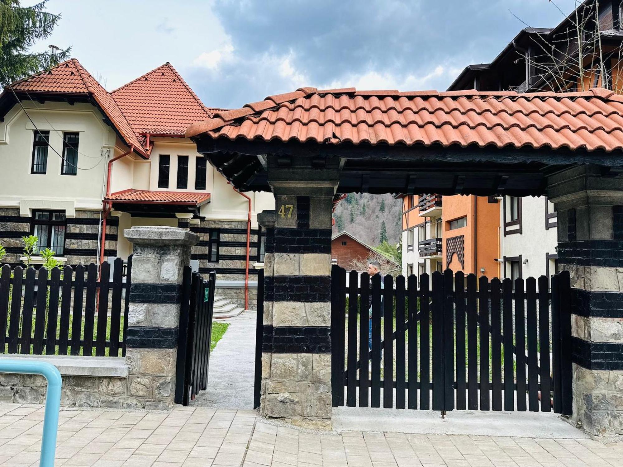 Rapsodia Sinaia Acomodação com café da manhã Exterior foto